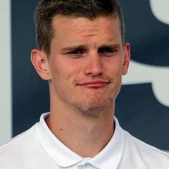 Sven Bender height profile photo