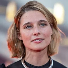 Svenja Jung height profile photo