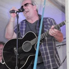 Swanee (singer) height profile photo