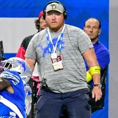 T. J. Lang height profile photo