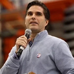 Tagg Romney height profile photo