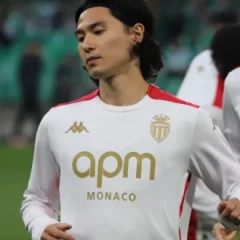 Takumi Minamino height profile photo
