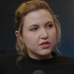 Taylor Tomlinson height profile photo