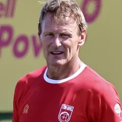 Teddy Sheringham height profile photo