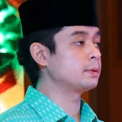 Tengku Hassanal Ibrahim Alam Shah height profile photo