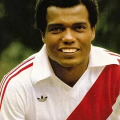 Teófilo Cubillas height profile photo