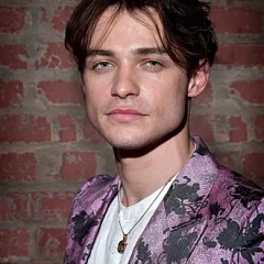 Thomas Doherty (actor) height profile photo