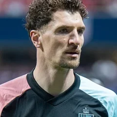 Thomas Meunier height profile photo