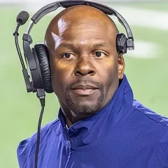 Tim Skipper (American football) height profile photo