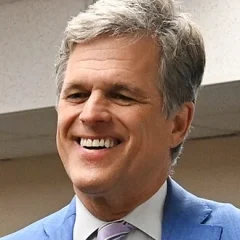 Timothy Shriver height profile photo