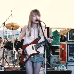 Tina Weymouth height profile photo