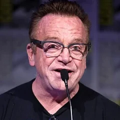 Tom Arnold (actor) height profile photo