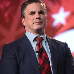 Tom Fitton height profile photo