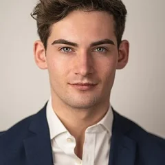 Tom Harwood height profile photo