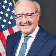 Tom Hicks height profile photo