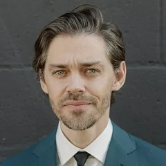 Tom Payne (actor) height profile photo