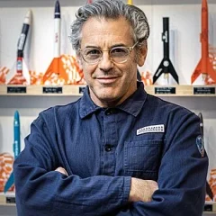 Tom Sachs height profile photo