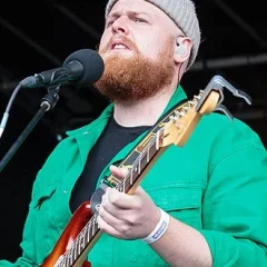 Tom Walker (singer) height profile photo