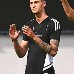 Tomáš Čvančara height profile photo