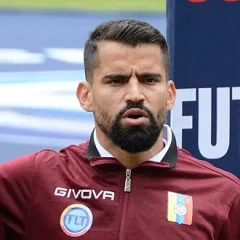 Tomás Rincón height profile photo