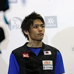 Tomoa Narasaki height profile photo