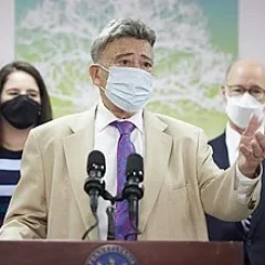 Tony DeLuca (politician) height profile photo