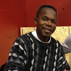 Tony Fernandez height profile photo