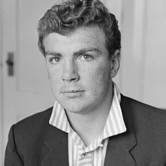 Tony O'Reilly height profile photo