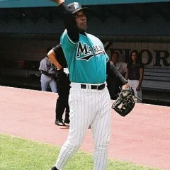 Tony Taylor (baseball) height profile photo