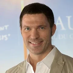 Travis Knight height profile photo