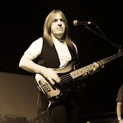 Trevor Bolder height profile photo