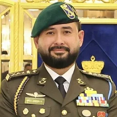 Tunku Ismail Idris height profile photo