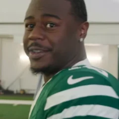 Tyler Johnson (American football) height profile photo