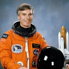 Ulf Merbold height profile photo