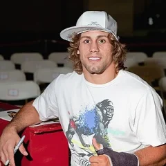 Urijah Faber height profile photo