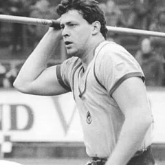 Uwe Hohn height profile photo