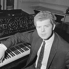 Van Cliburn height profile photo