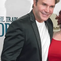Vic Mignogna height profile photo