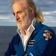 Victor Vescovo height profile photo