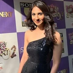 Vidhi Pandya height profile photo