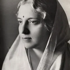 Vijaya Lakshmi Pandit height profile photo