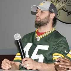 Vince Biegel height profile photo
