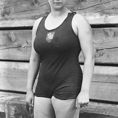 Violette Morris height profile photo