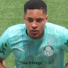 Vitor Roque height profile photo