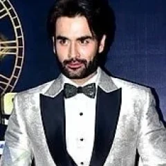 Vivian Dsena height profile photo