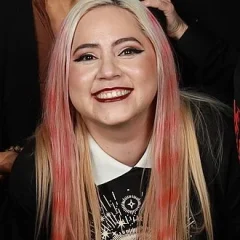 Vivienne Medrano height profile photo