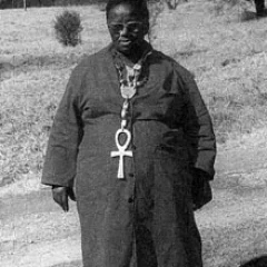 Vusamazulu Credo Mutwa height profile photo
