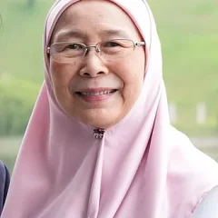Wan Azizah Wan Ismail height profile photo