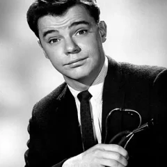 Warren Berlinger height profile photo