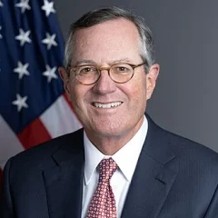 Warren Stephens height profile photo